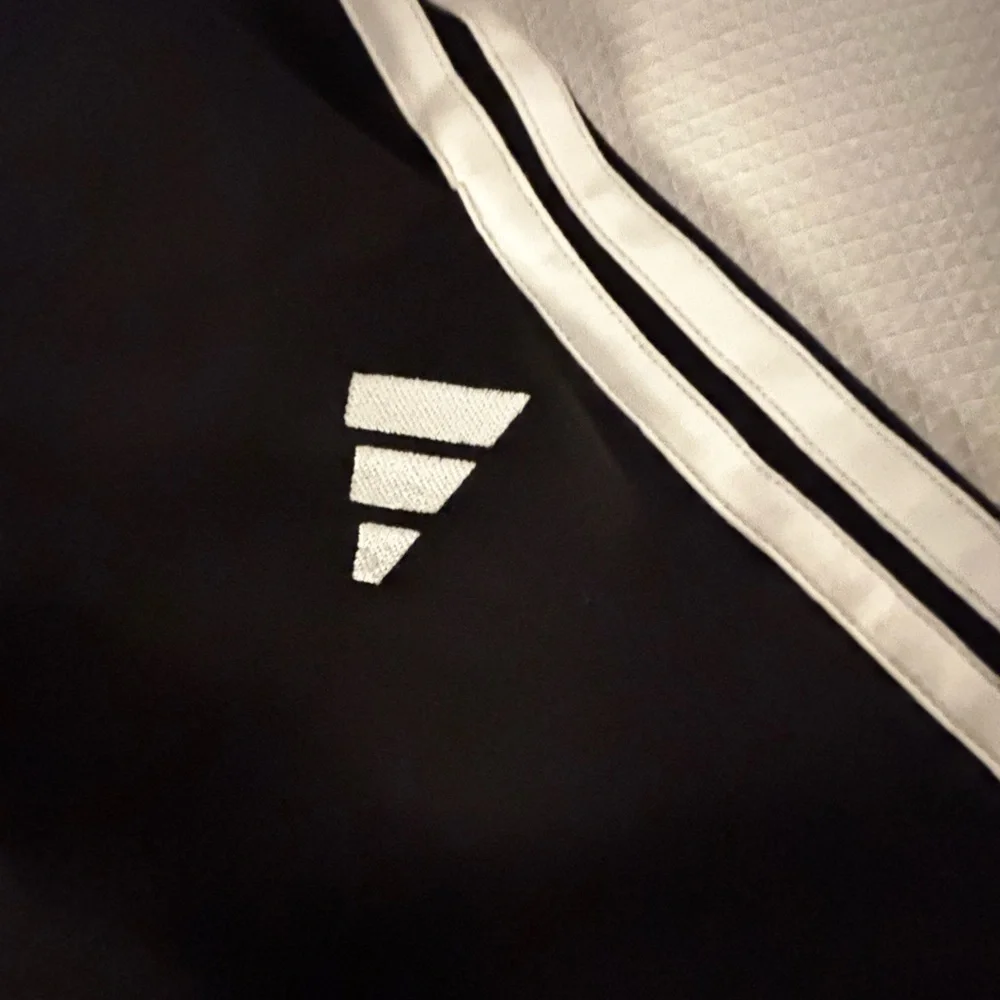 adidas sleek black